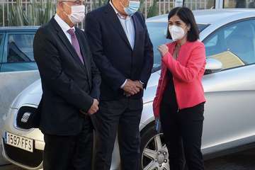 La ministra Darias presencia en Gando (Telde) la llegada de 43.000 vacunas de Pfizer-BioNTech/Acfi Press.